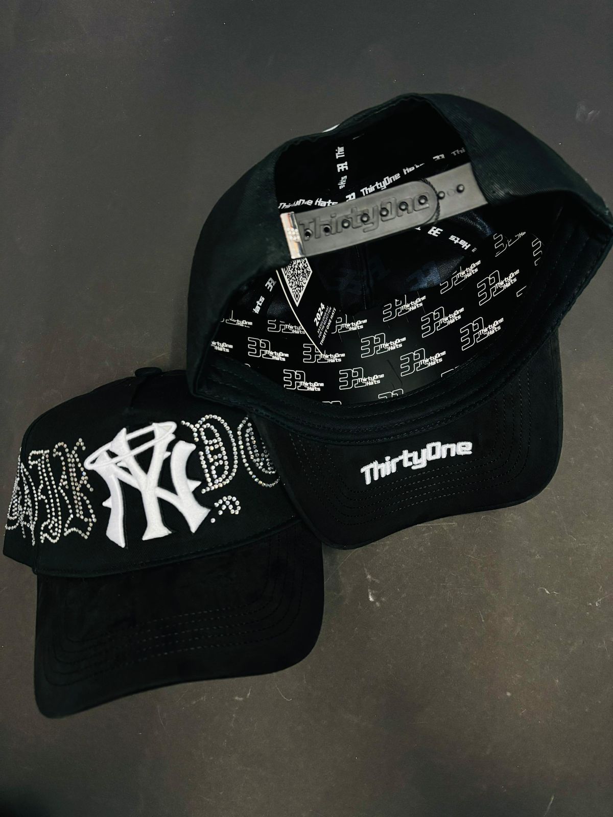 Thirty One Hats NY Cristals